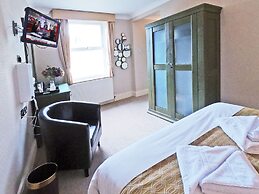 Riviera Lodge Hotel