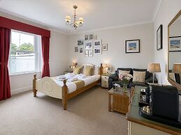 Riviera Lodge Hotel