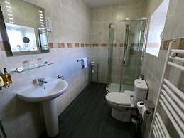 Riviera Lodge Hotel