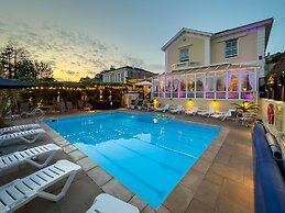 Riviera Lodge Hotel