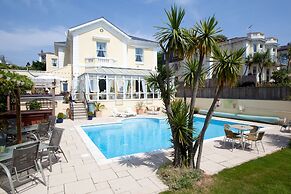 Riviera Lodge Hotel
