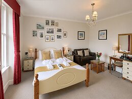Riviera Lodge Hotel