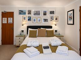 Riviera Lodge Hotel