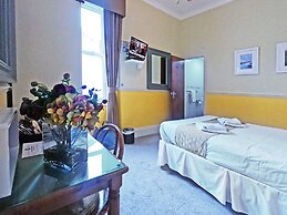 Riviera Lodge Hotel