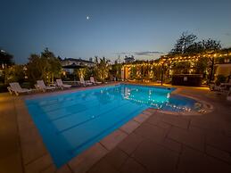 Riviera Lodge Hotel