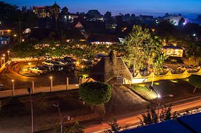 Le Petit Village Hotel & Spa