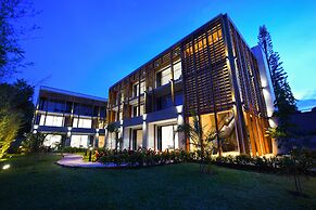 Le Petit Village Hotel & Spa