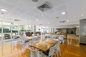 Quality Suites Pioneer Sands