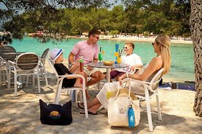 Pine Beach Bungalows – all inclusive