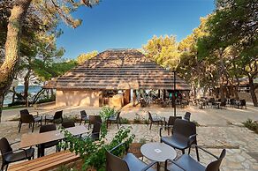 Pine Beach Bungalows – all inclusive