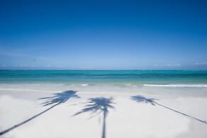 Breezes Beach Club & Spa – Half Board