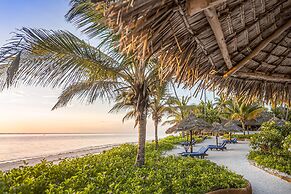 Breezes Beach Club & Spa – Half Board