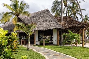 Breezes Beach Club & Spa – Half Board