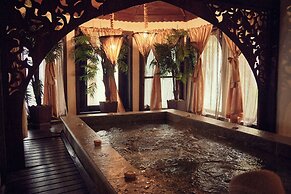 Breezes Beach Club & Spa – Half Board