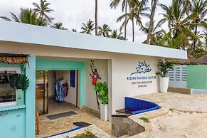 Breezes Beach Club & Spa – Half Board