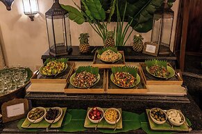 Breezes Beach Club & Spa – Half Board
