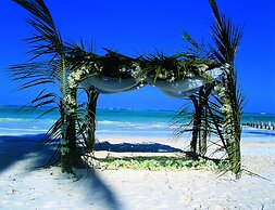 Breezes Beach Club & Spa – Half Board