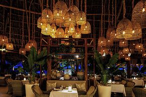 Breezes Beach Club & Spa – Half Board