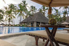 Breezes Beach Club & Spa – Half Board