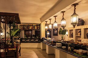Breezes Beach Club & Spa – Half Board