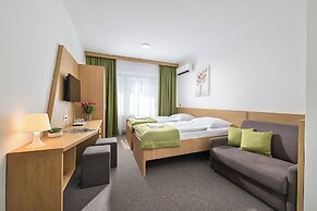 Hotel Plus