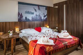 Royal Club Hotel