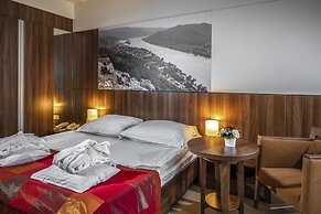 Royal Club Hotel