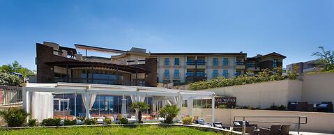 Blue Waves Resort