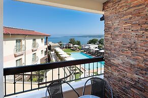 Blue Waves Resort