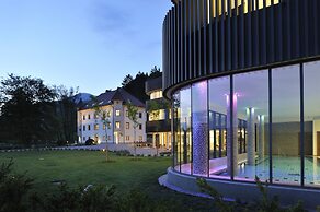 Lambergh Château & Hotel