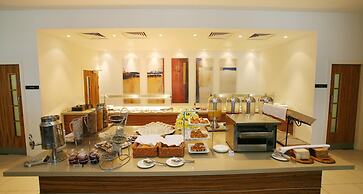 Crowne Plaza Reading by IHG