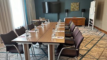 Crowne Plaza Reading by IHG
