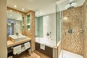 Crowne Plaza Reading by IHG