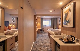 Crowne Plaza Reading by IHG