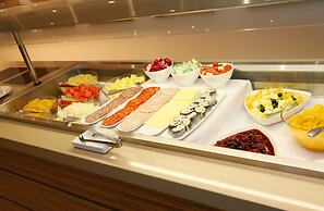 Crowne Plaza Reading by IHG