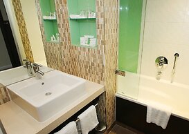 Crowne Plaza Reading by IHG