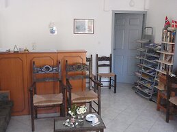 Niriis Hotel