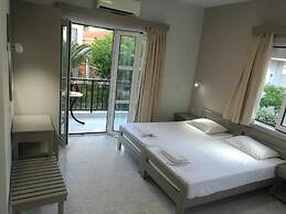 Niriis Hotel