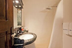 Alexander's Suites