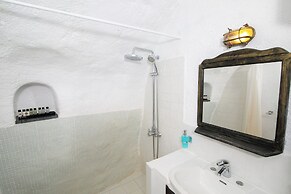 Alexander's Suites