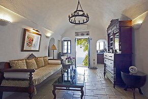 Alexander's Suites