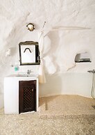 Alexander's Suites