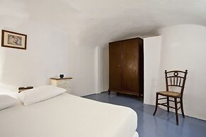 Alexander's Suites