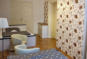 Apartments Tynska 7