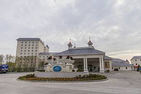 Cedar Point's Hotel Breakers