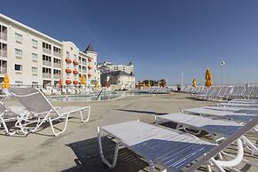 Cedar Point's Hotel Breakers