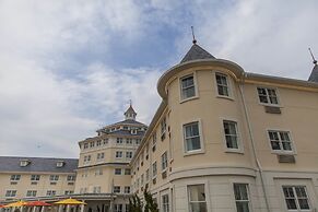 Cedar Point's Hotel Breakers