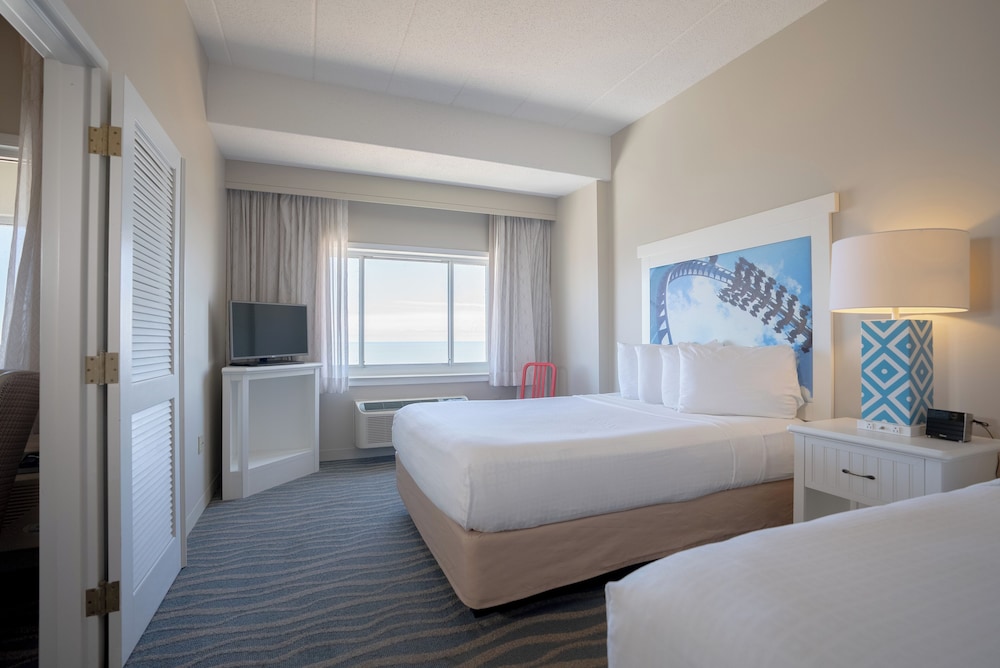 Cedar Point's Hotel Breakers