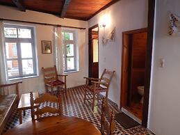Kasteli Suites