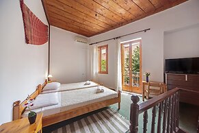 Kasteli Suites
